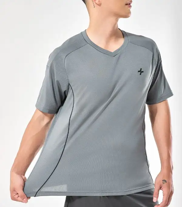 Cổ áo V-neck thoải mái