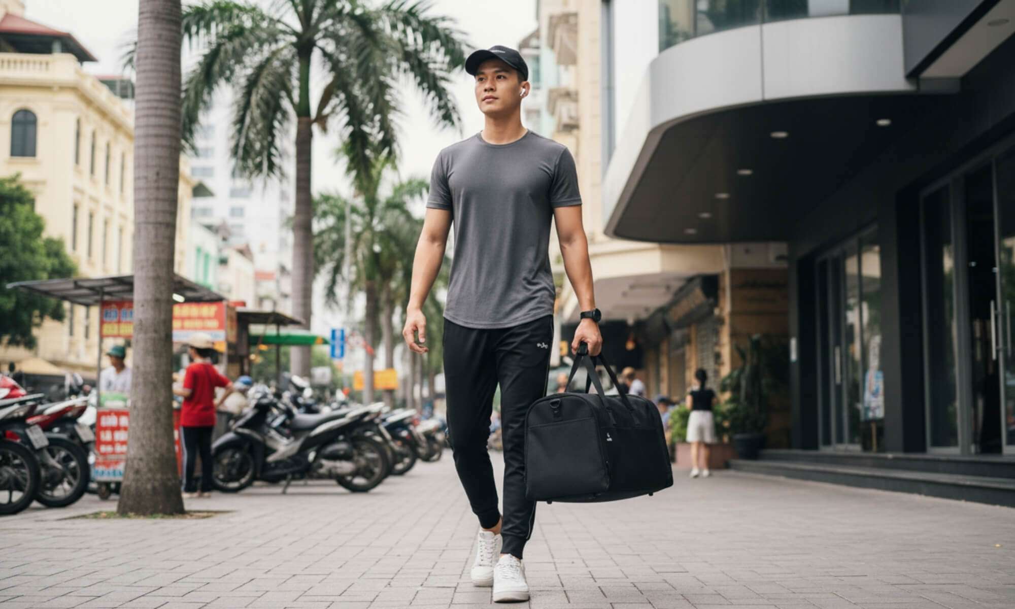 Phối đồ phong cách năng động với túi thể thao