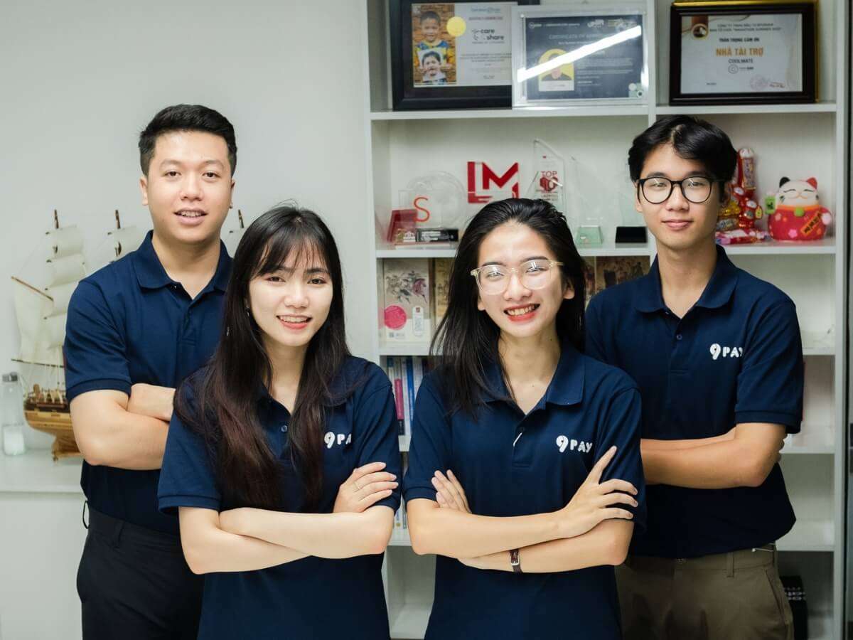 Áo polo form đứng dáng, tạo hình ảnh chuyên nghiệp