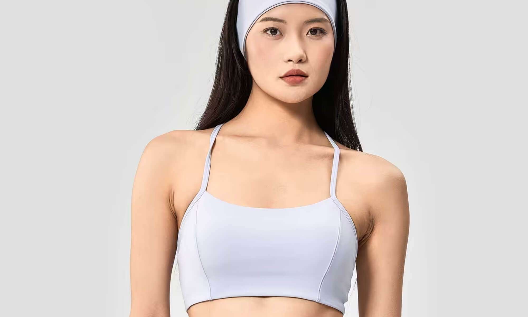 Áo bra thể thao từ Coolmate co giãn 4 chiều, nâng đỡ chắc chắn, ổn định mọi chuyển động