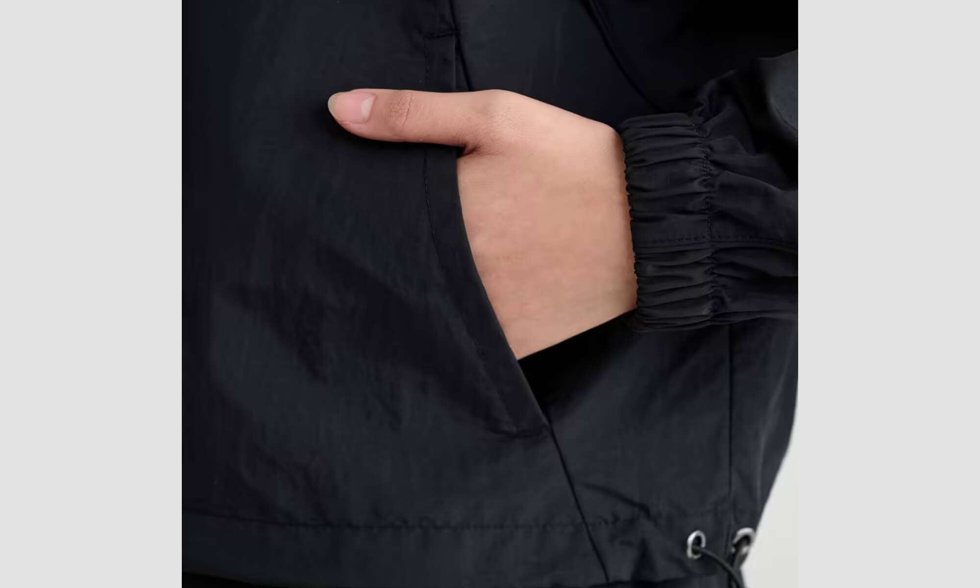 Tối ưu vận động cùng Coolmate nhờ túi sườn gọn gàng, bo tay co giãn linh hoạt