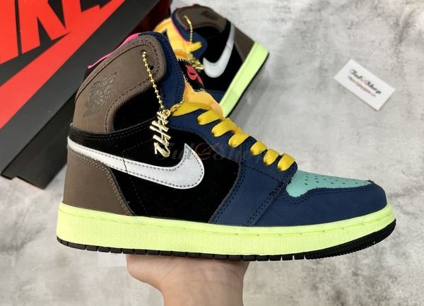 Nike Jordan 1 Retro High Tokyo Bio Black mang vẻ đẹp hầm hố, bụi bặm và phá cách