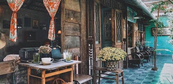 Quán cafe vintage Sài Gòn là địa chỉ nên ghé qua nếu muốn trải nghiệm phút giây lắng đọng và tận hưởng những điều hoài cổ