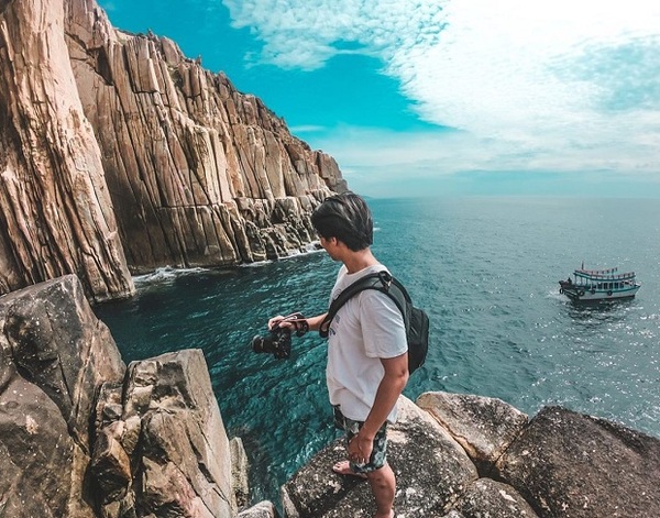 Vịnh Đá Dách - một nơi check-in nhất định phải ghé dựa trên kinh nghiệm du lịch ở đảo Bình Hưng (Nguồn ảnh: internet)