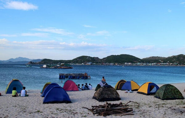 Ngủ lều khi đến đảo Bình Hưng cũng là một trải nghiệm thú vị, nên thử
