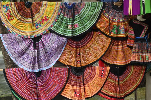 Bản Pom Coọng có nền văn hoá đặc sắc cùng đời sống và lễ hội phong phú