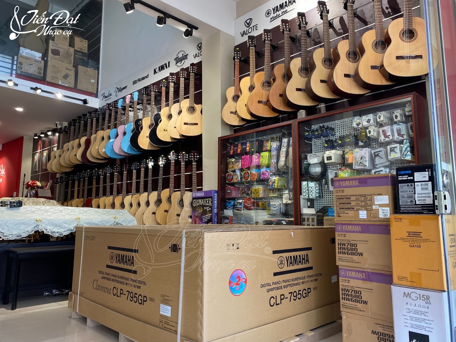 Tiến Đạt - Địa điểm phân phối đàn guitar Yamaha chính hãng