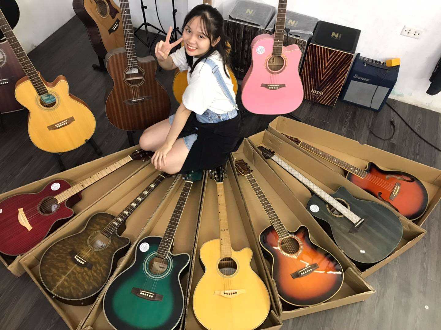 Tiến Mạnh - Địa điểm cung cấp đàn guitar sỉ và lẻ ở Sài Gòn