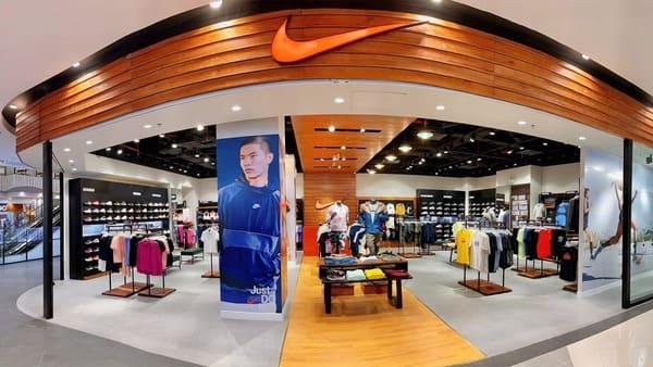 Cửa hàng chính hãng Nike Việt Nam đã có mặt ở các thành phố lớn như Hải Phòng, Hà Nội, Sài Gòn,...