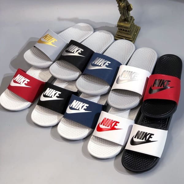 Trên thị trường đã xuất hiện nhiều mẫu dép Nike replica 1:1 hoặc hàng fake 