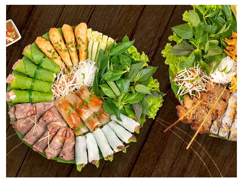 Menu của Wrap & Roll thì tập trung vào các món gỏi và cuốn, mang đậm hương vị 3 miền