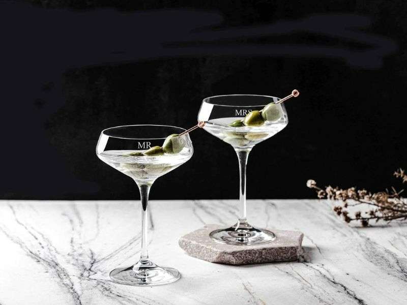 Mỗi người sẽ có một cách thưởng thức cocktail Martini khác nhau