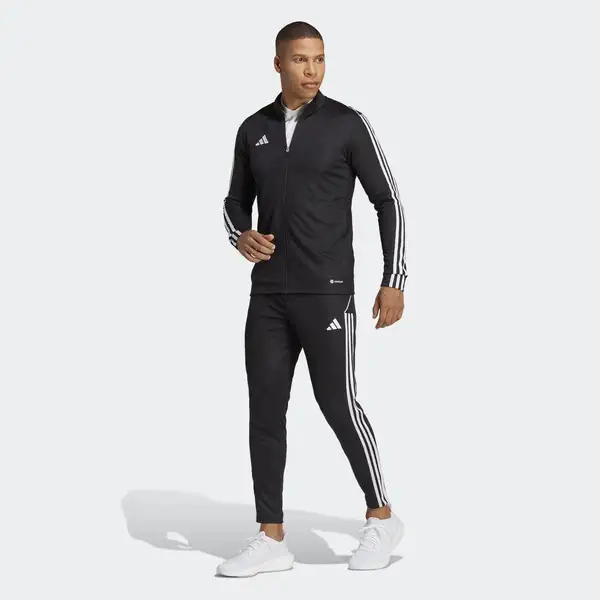 Thương hiệu áo khoác gió nổi tiếng Adidas