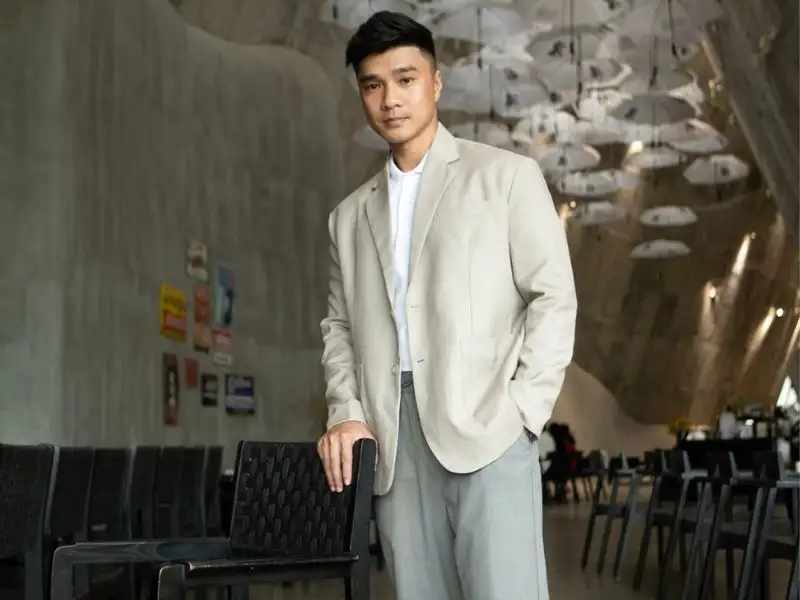 Bạn cũng có thể mặc những chiếc áo blazer đứng đắn, nghiêm túc - Mang đến vẻ ngoài lịch lãm, chuyên nghiệp.