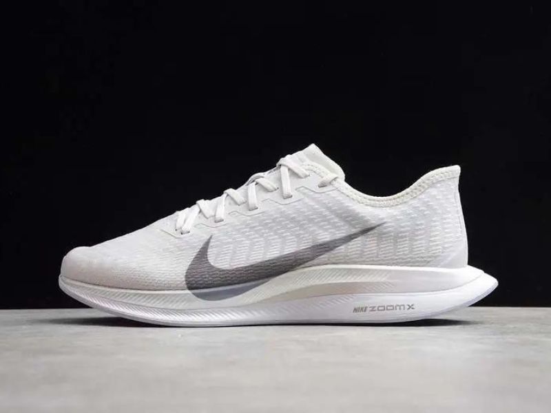 giày chạy bộ Nike