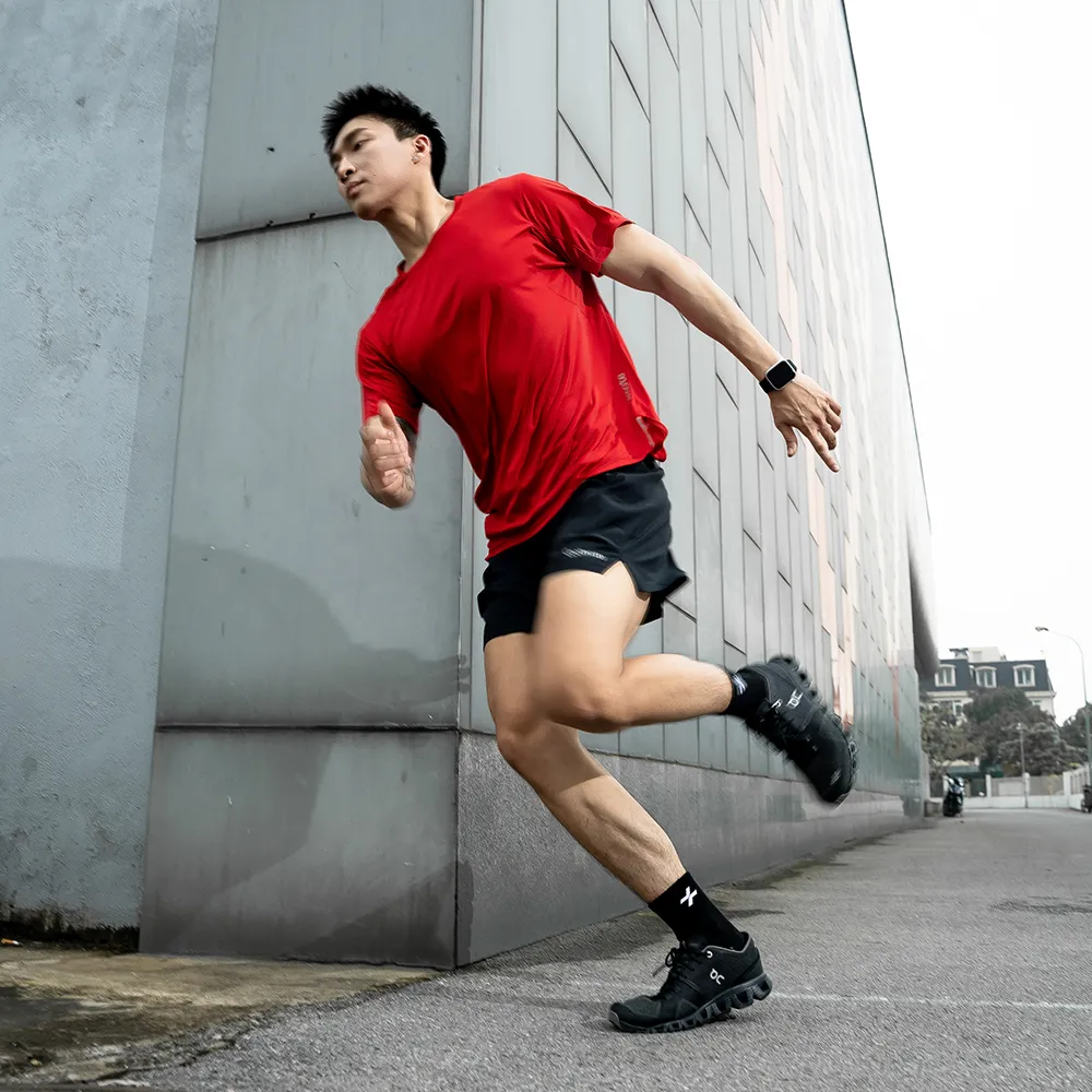 Áo chạy bộ nam phù hợp cho nhiều hoạt động ngoài trời như chạy bộ, gym hay cardio