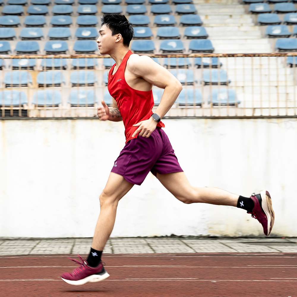 Thiết kế khoét sâu, thoáng khí cho người chạy bộ