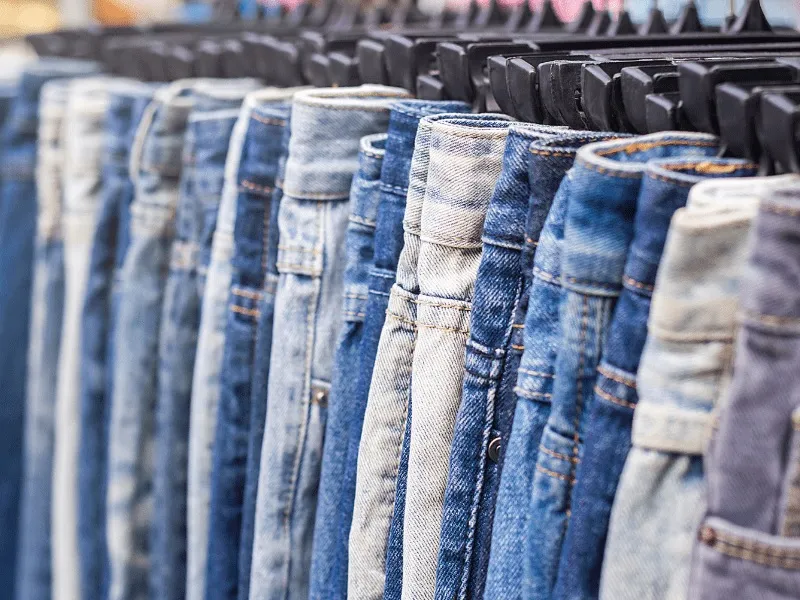 Jeans cotton pha poly khá thô, nóng khi mặc