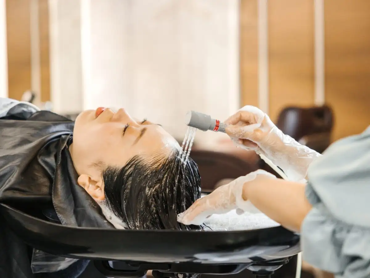 Để duy trì mái tóc khỏe, bạn không cần gội đầu mỗi ngày