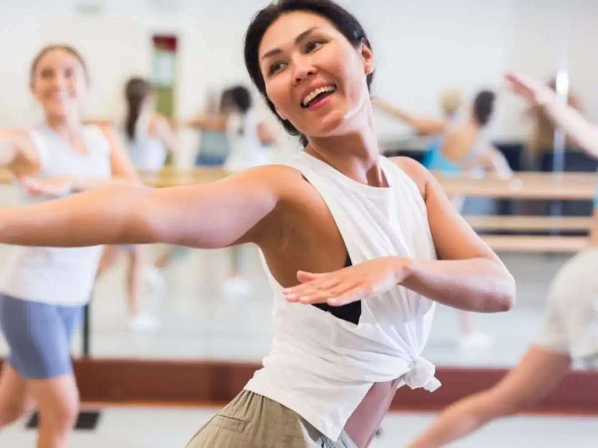 Dù lựa chọn Aerobic hay Zumba, việc tập luyện đều đặn sẽ mang lại những lợi ích rõ rệt