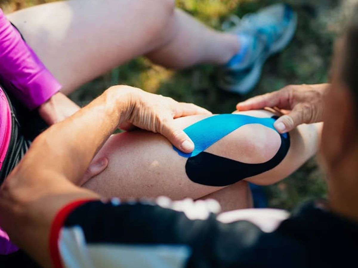 Băng dán kinesiology hỗ trợ cơ bắp, giảm đau, cải thiện lưu thông máu và thúc đẩy quá trình liền sẹo