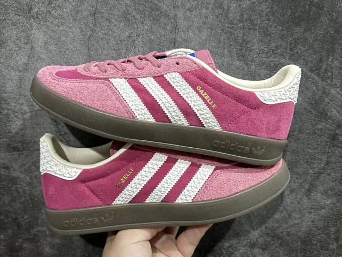 Khi mang Gazelle, bạn sẽ cảm nhận được sự nhẹ nhàng và ôm chân vừa phải.