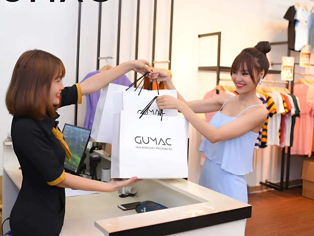 Việc chọn đúng một shop bán váy công sở uy tín ở TP.HCM sẽ giúp nàng yên tâm hơn rất nhiều về chất lượng