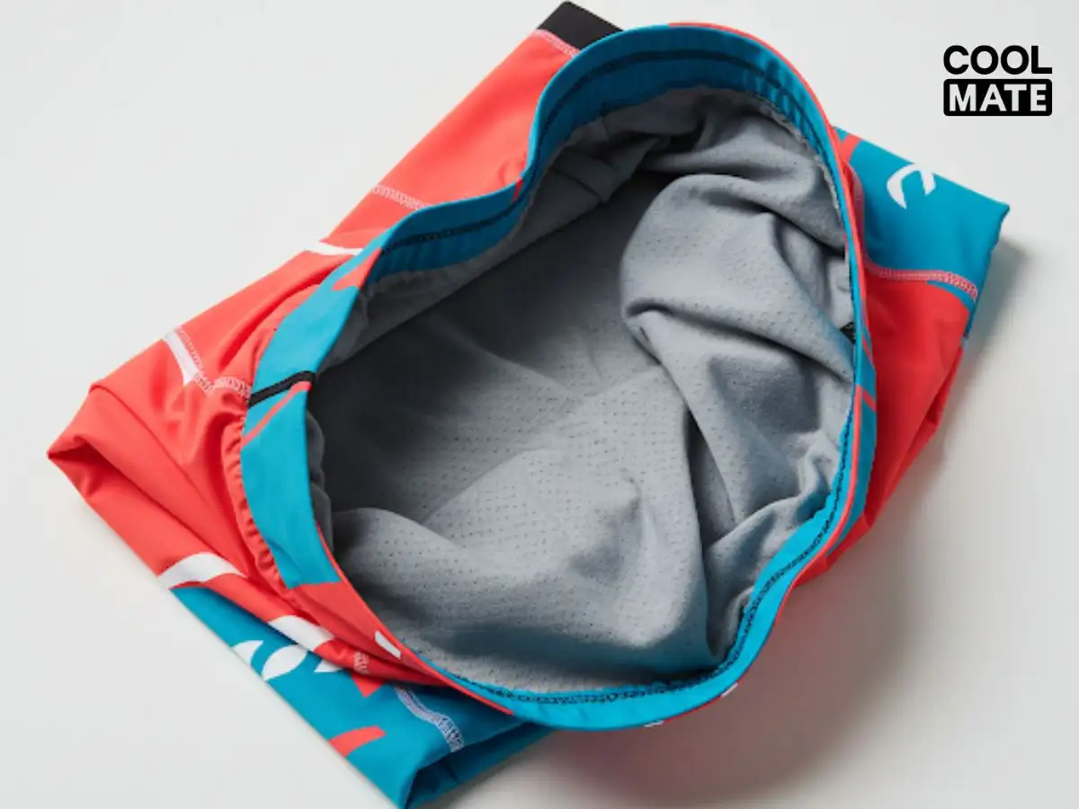 Quần short 2 lớp Race Shorts chống ma sát hiệu quả, bảo vệ da và mang lại sự thoải mái khi chạy bộ