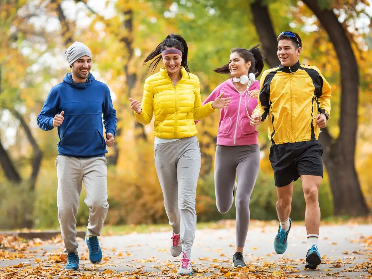 Tùy điều kiện thời tiết để xác định mặc áo khoác chạy bộ hay không