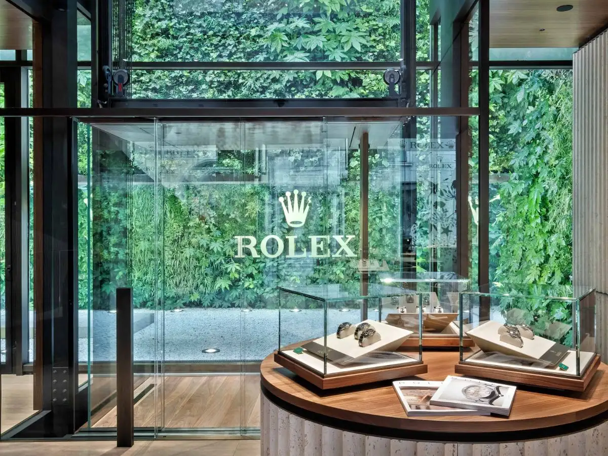 Giá Rolex ở đại lý đã được niêm yết