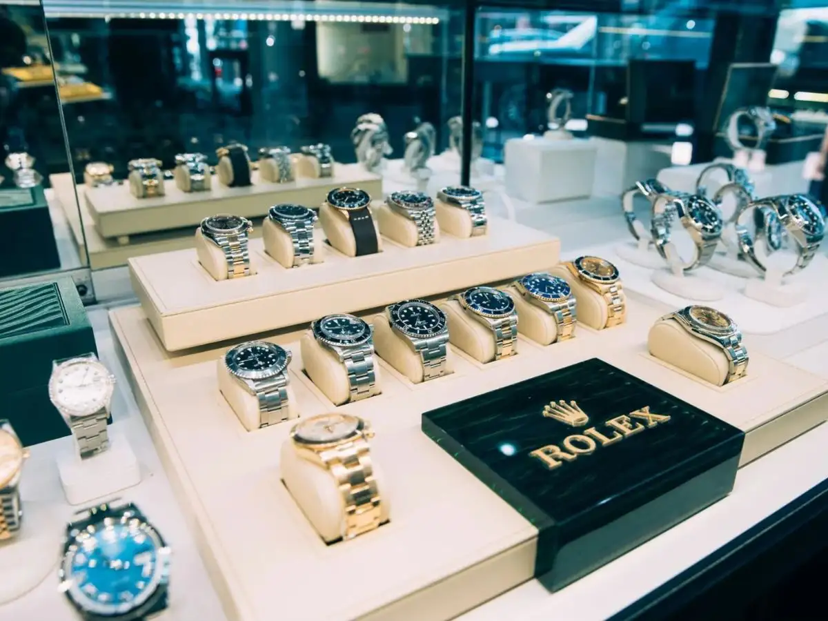 Giá Rolex ở các cửa hàng cạnh tranh hơn đại lý