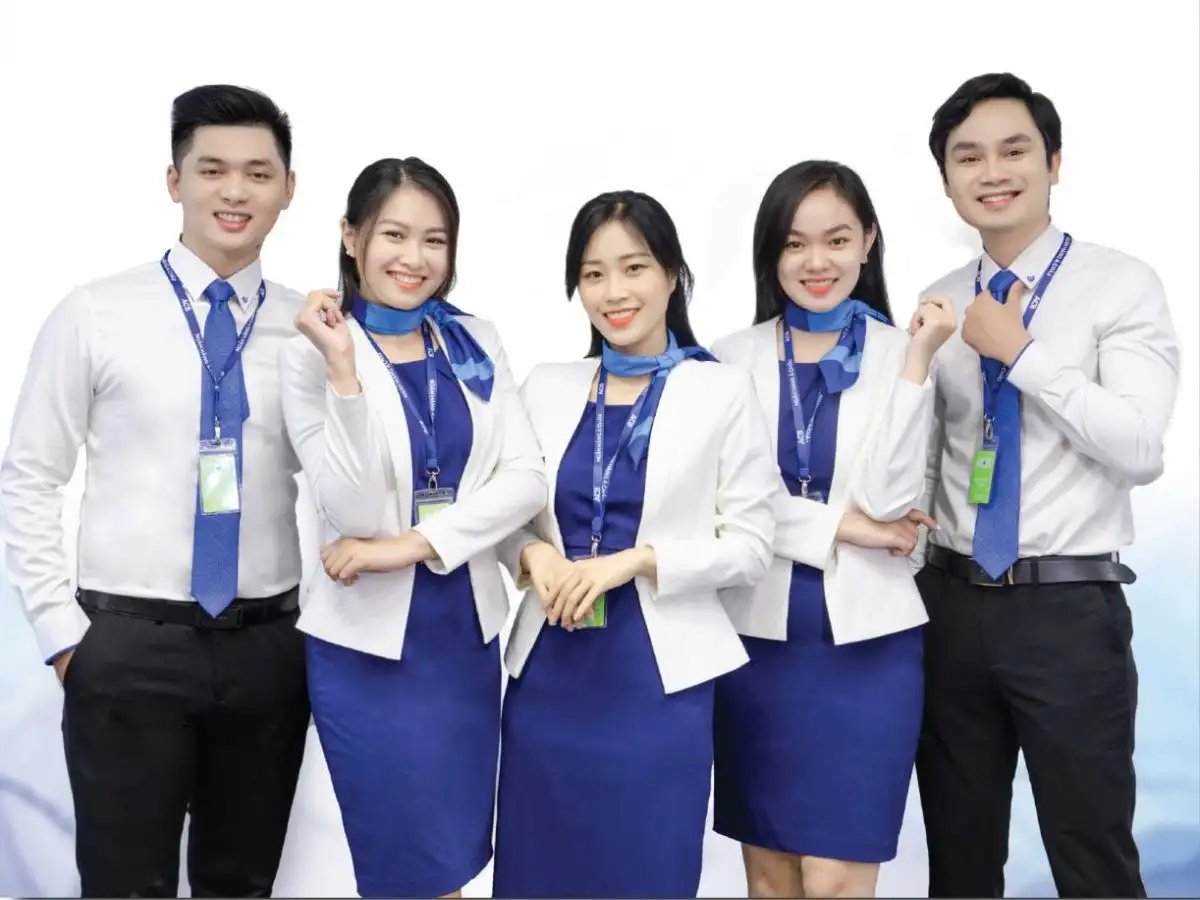 đồng phục gọn gàng của nhân viên ACB