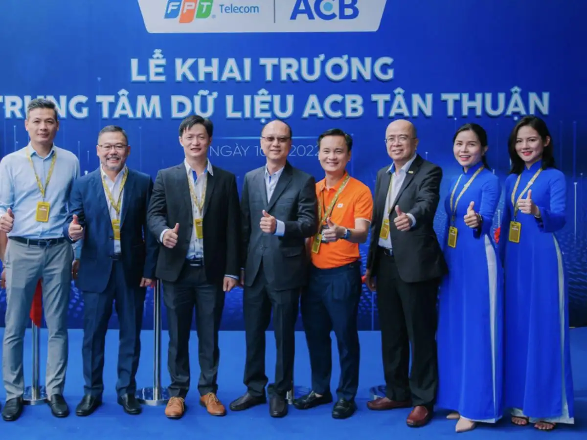 đồng phục áo dài nữ của ACB