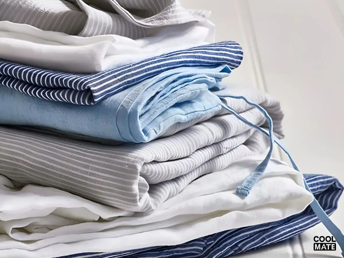 Hãy gấp gọn gàng hoặc treo lên để giữ cho vải không bị nhăn và mất form