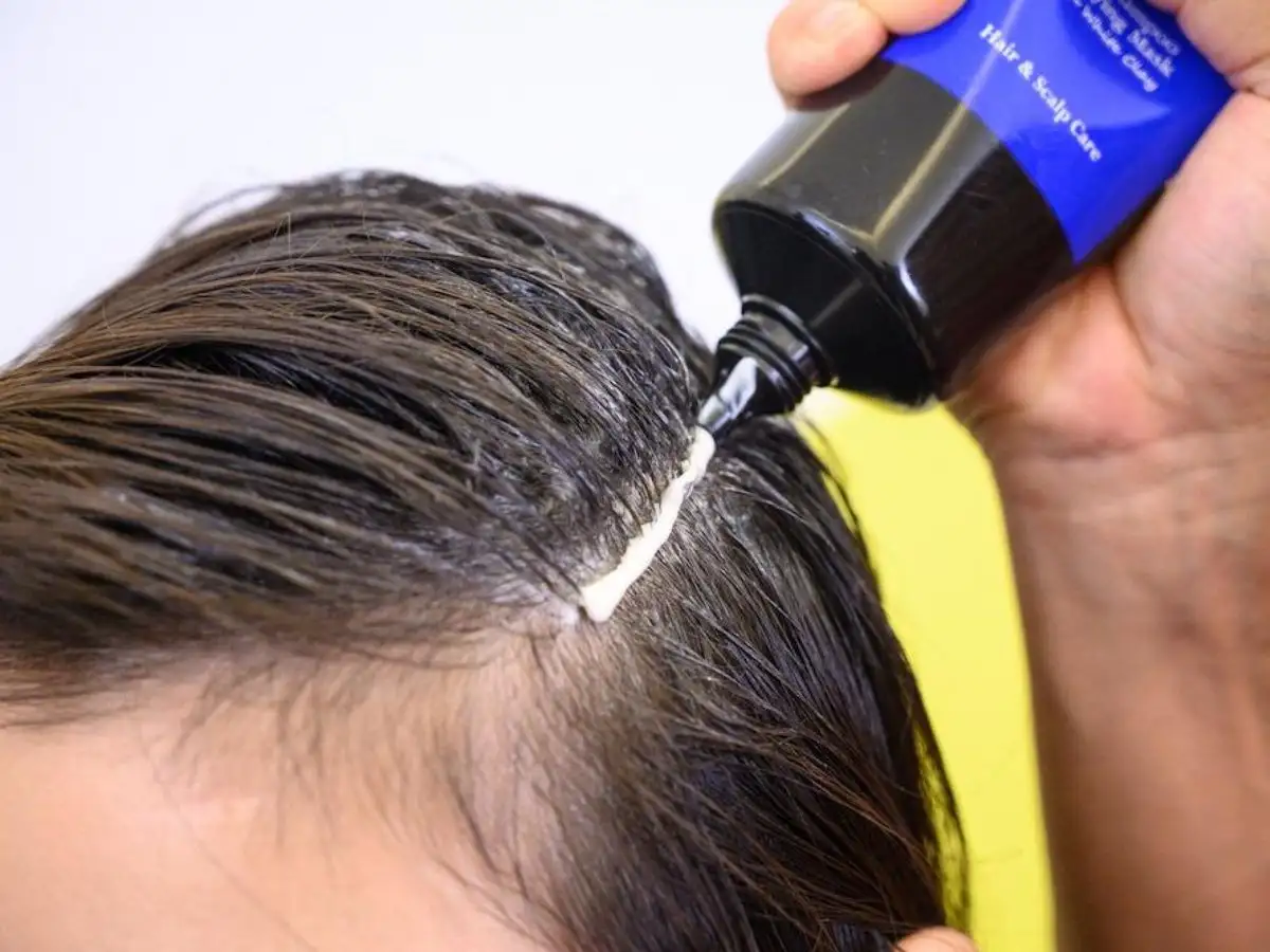 Gel vuốt tóc là sản phẩm tạo kiểu dạng gel trong hoặc có màu nhẹ