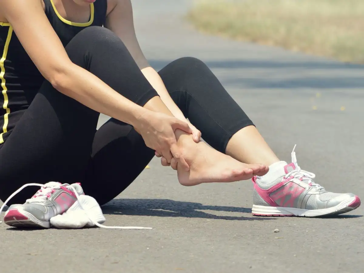 Thấy đau tại vùng bị giãn tĩnh mạch thì nên dừng lại ngay