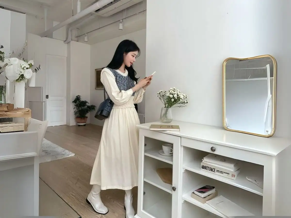 Thử phối đồ layer cho ngày se lạnh với chân váy, áo sơ mi cùng gile len