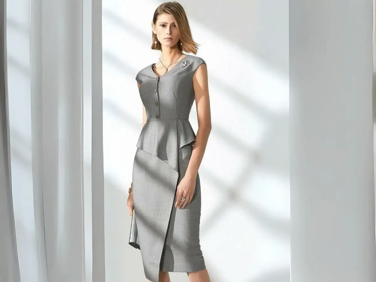 Dáng người thẳng nên ưu tiên chọn váy peplum đi làm