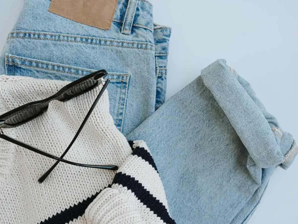 Outfit với quần jean phù hợp không gian sang trọng và ấm áp
