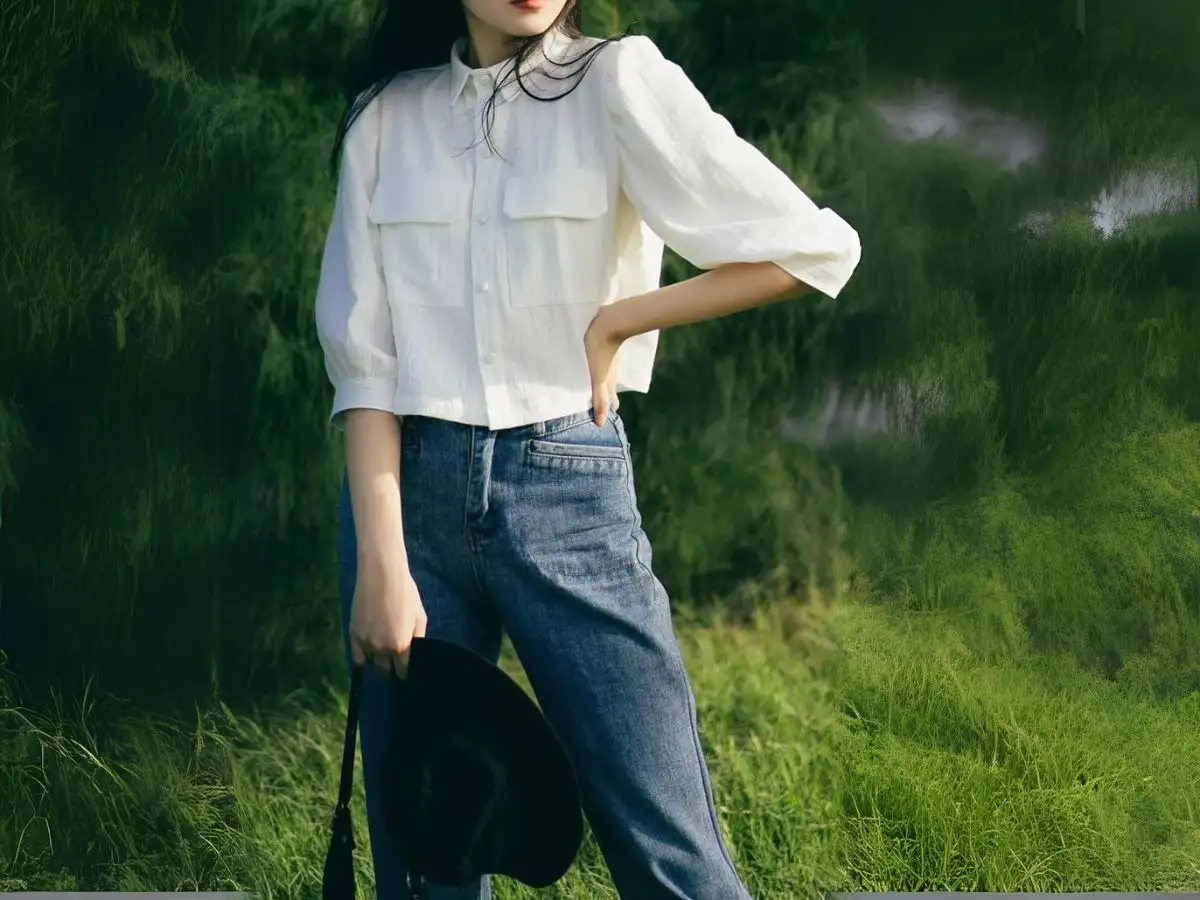 Croptop dài tay - một trong những mẫu áo croptop công sở được ưa chuộng