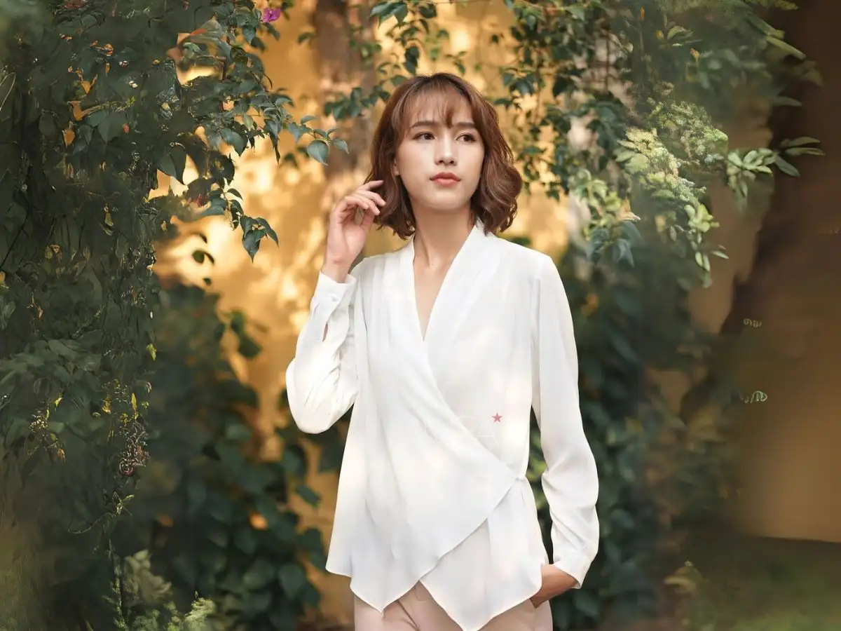 Áo kiểu bất đối xứng
