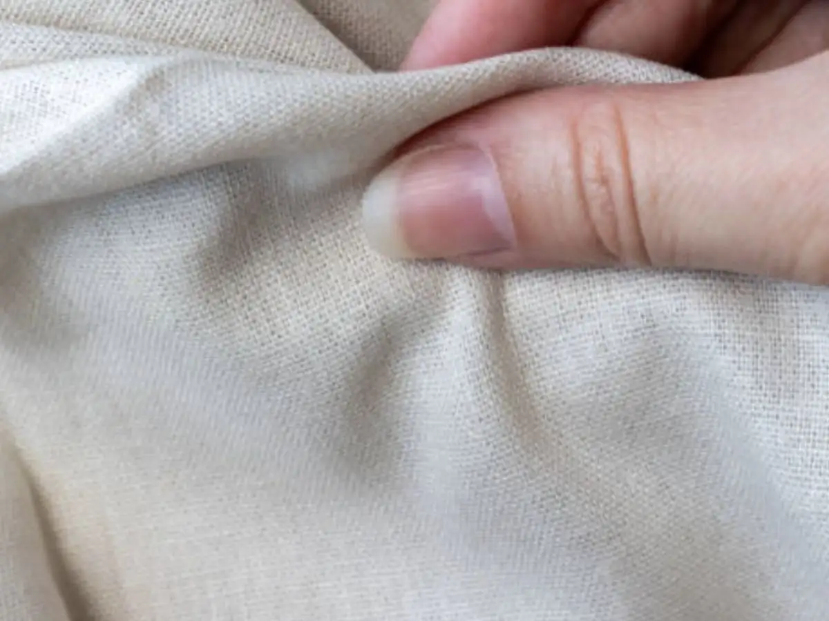 Chất vải là yếu tố quan trọng giúp phụ nữ 50 tuổi nâng tầm outfit