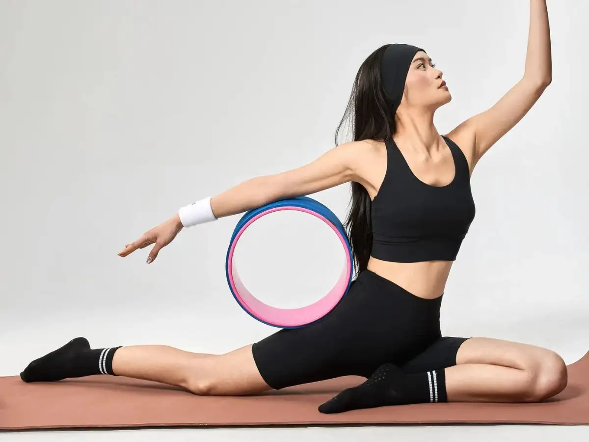 Một chiếc quần short tập yoga phù hợp sẽ giúp bạn tự tin thực hiện nhiều tư thế tập hơn