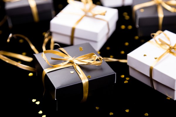 Top 30 quà sinh nhật lầy tặng bạn thân gây bất ngờ lớn năm 2022 Phiên  bản mới nhất được lựa chọn bởi các chuyên gia quà tặng