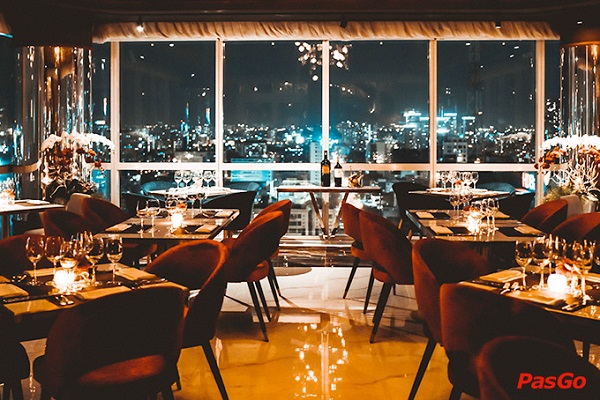 Shri Restaurant & Lounge phục vụ đa dạng các loại đồ ăn và thức uống