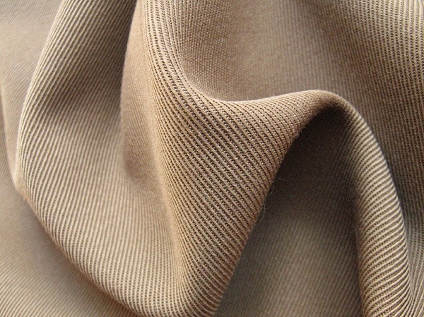 Top 6 loại vải may quần tây nam phổ biến nhất hiện nay