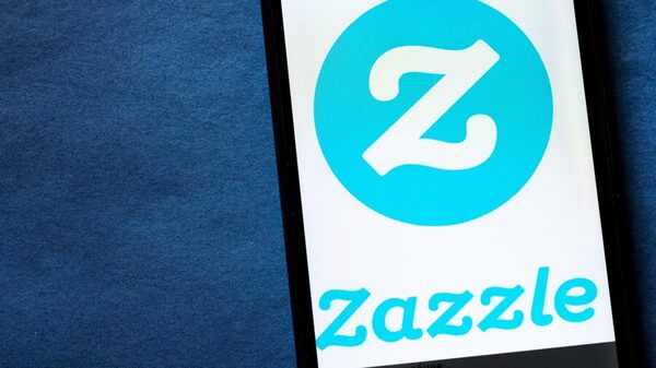 Zazzle.com sẽ giúp bạn có được chiếc áo tự thiết kế một cách đơn giản, dễ thực hiện