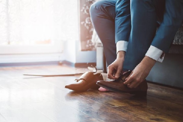Đi giày nhiều trong nhà trước khi mang ra ngoài sử dụng