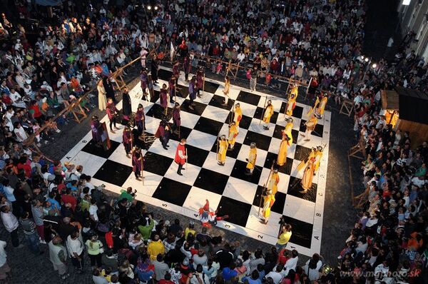 Tại sao Cosplay Chess được yêu thích đến thế?