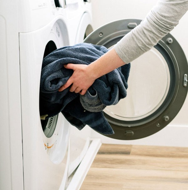 Giặt và bảo quản áo khoác bóng chày bằng máy giặt
